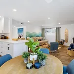 Steps To Sand 2 Homes In 1 - Sleeps 19 Outdoor Space Walk To Shops Dining