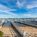 Prime Newport Location Bay Access Walk To Fun Zone Dining Edgewater C