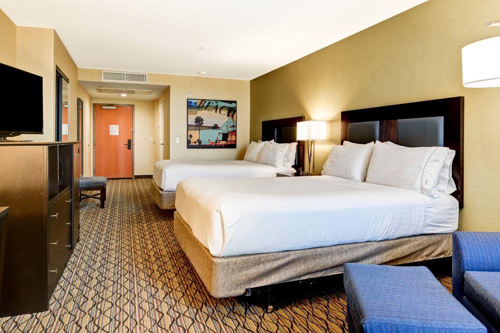 Express Newport By Ihg Resort 3*