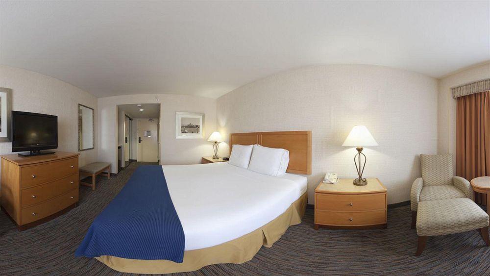 Express Newport By Ihg Resort 3*