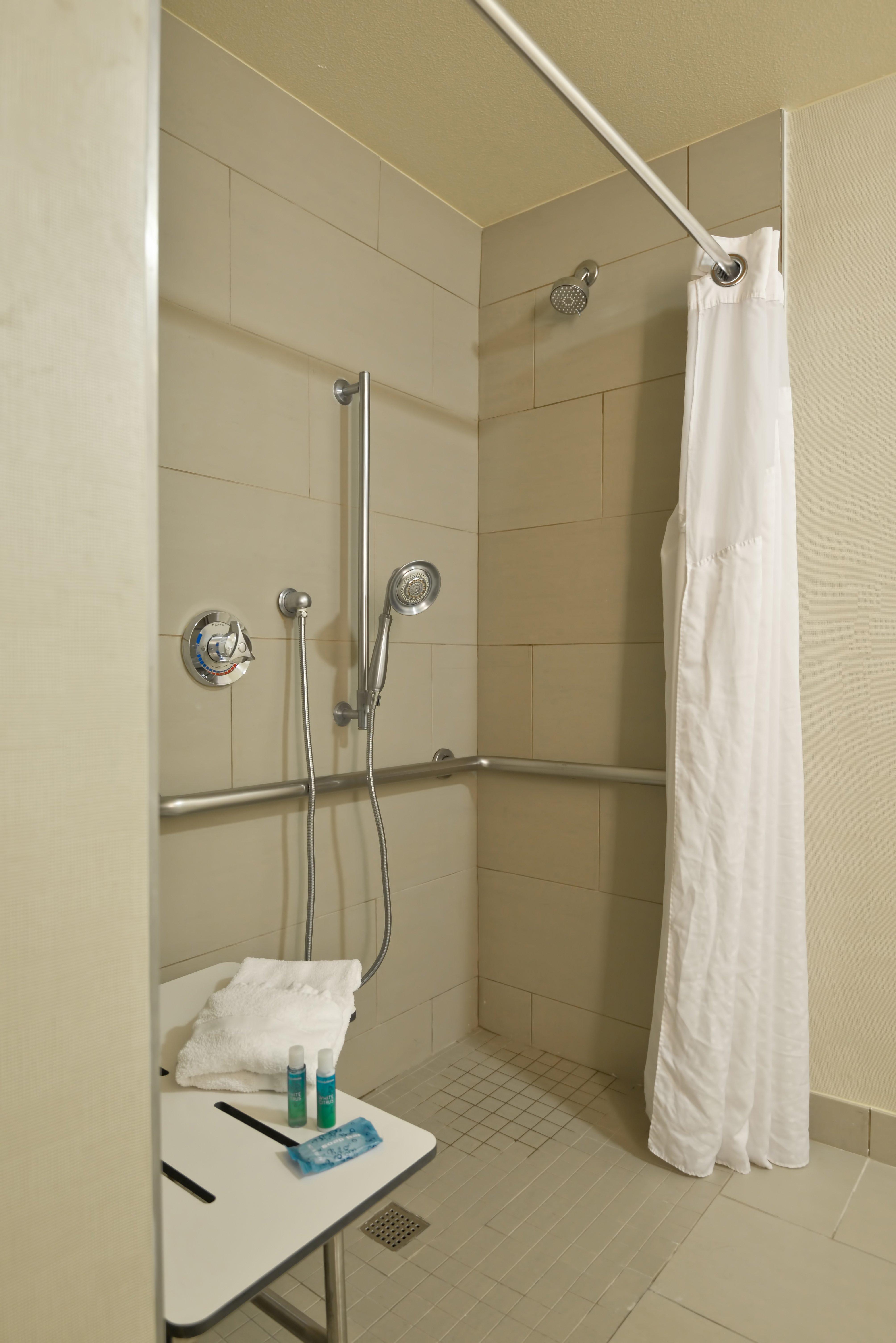 Express Newport By Ihg Resort 3*