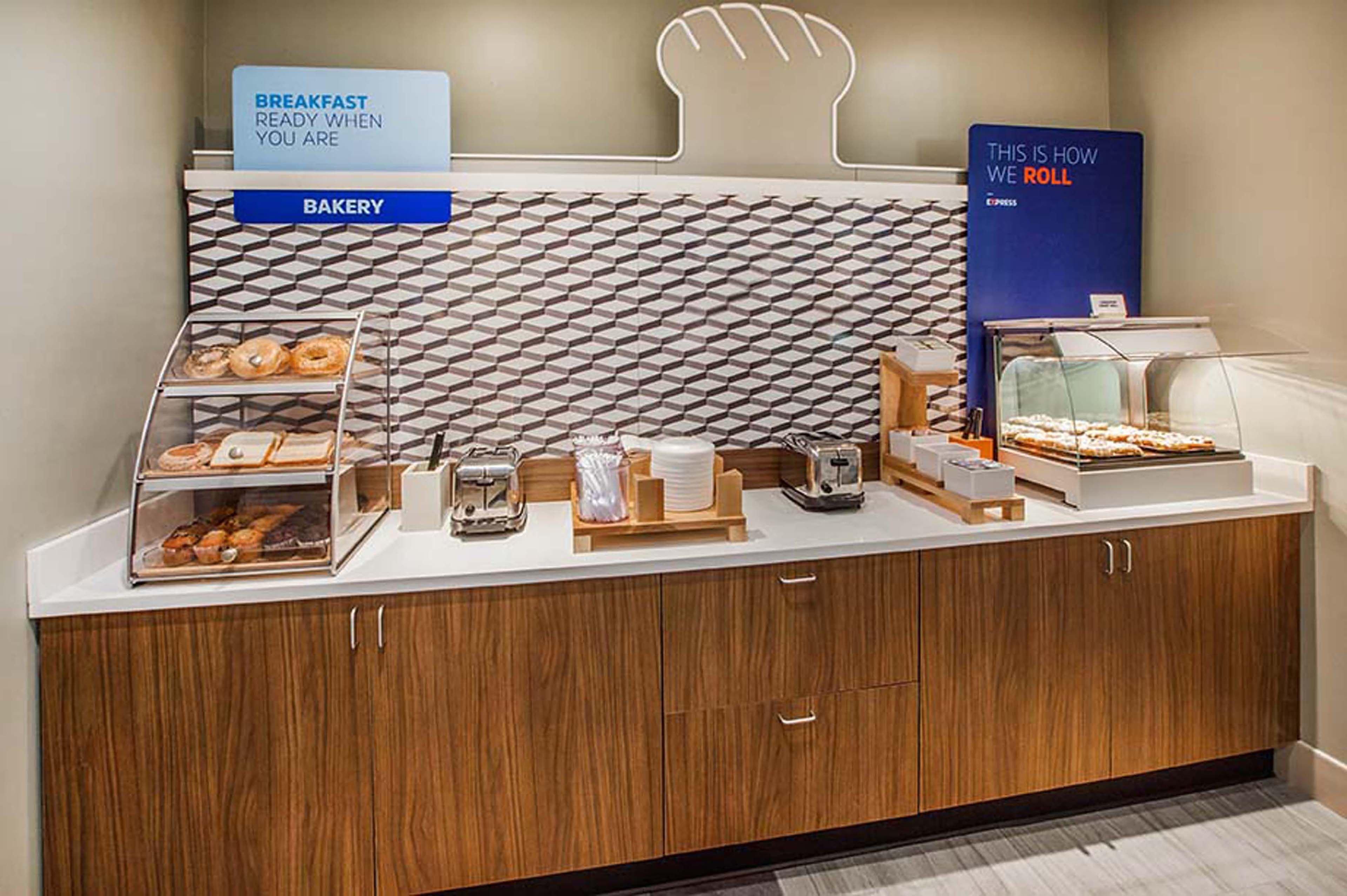 Express Newport By Ihg 3*