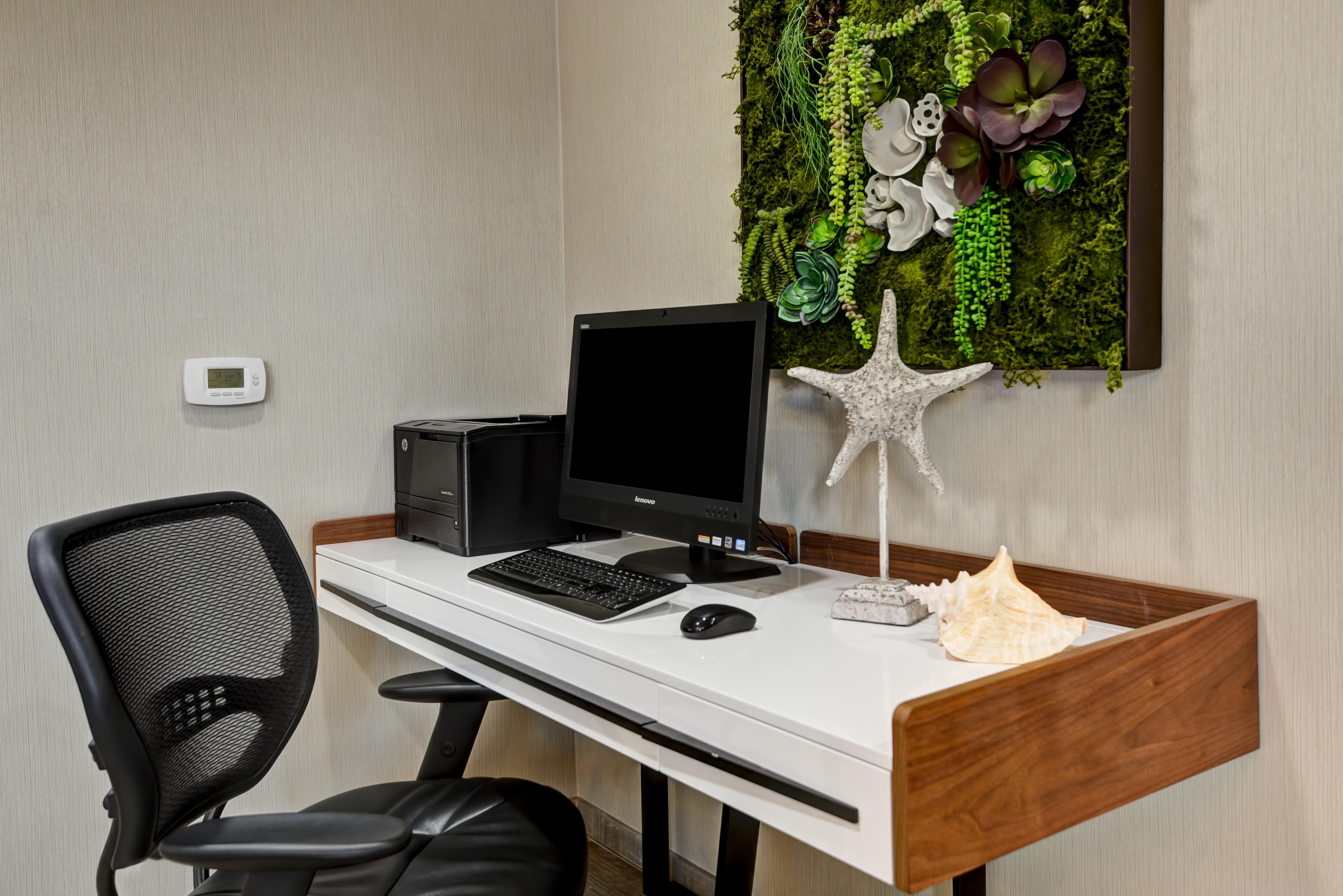 Express Newport By Ihg Resort