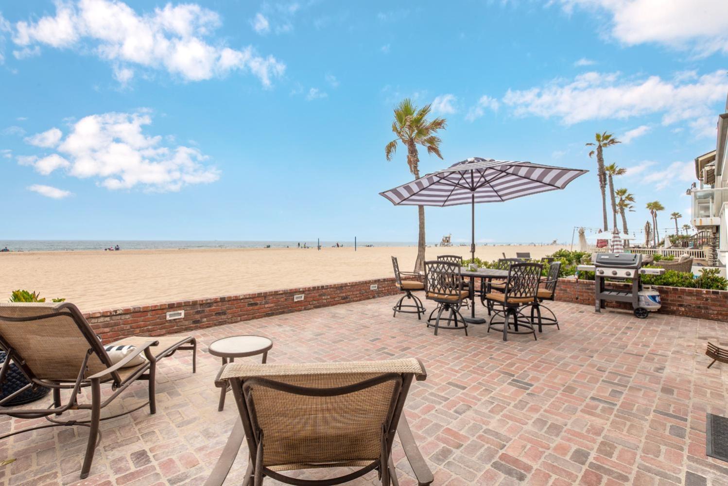 Holiday home 4 Bedroom Oceanfront With Giant Patio On The