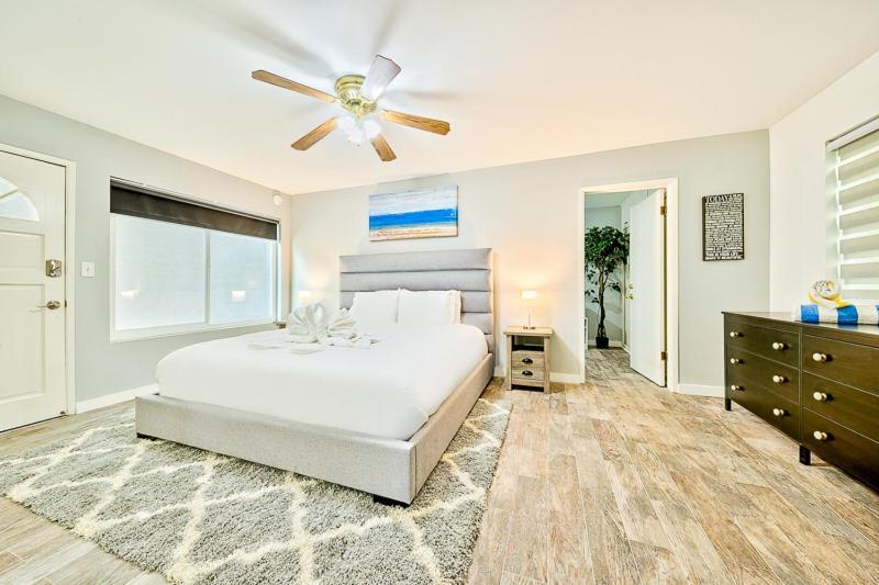 6 Bedroom With Rooftop Deck Between The Bay & The * Newport Beach