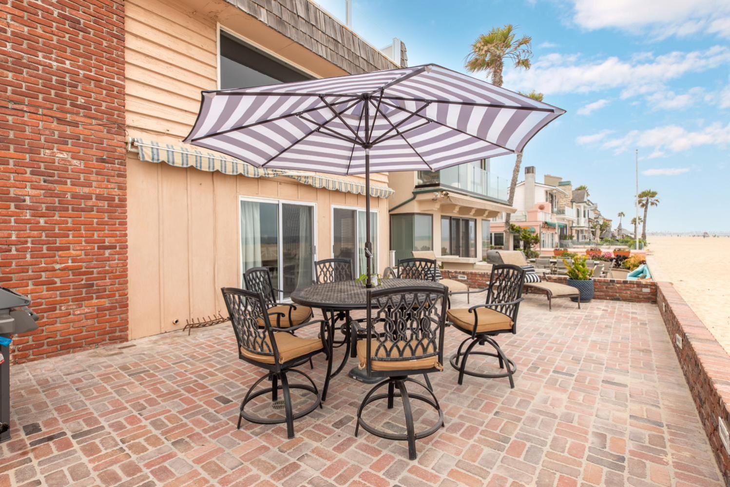 Holiday home 4 Bedroom Oceanfront With Giant Patio On The Newport Beach