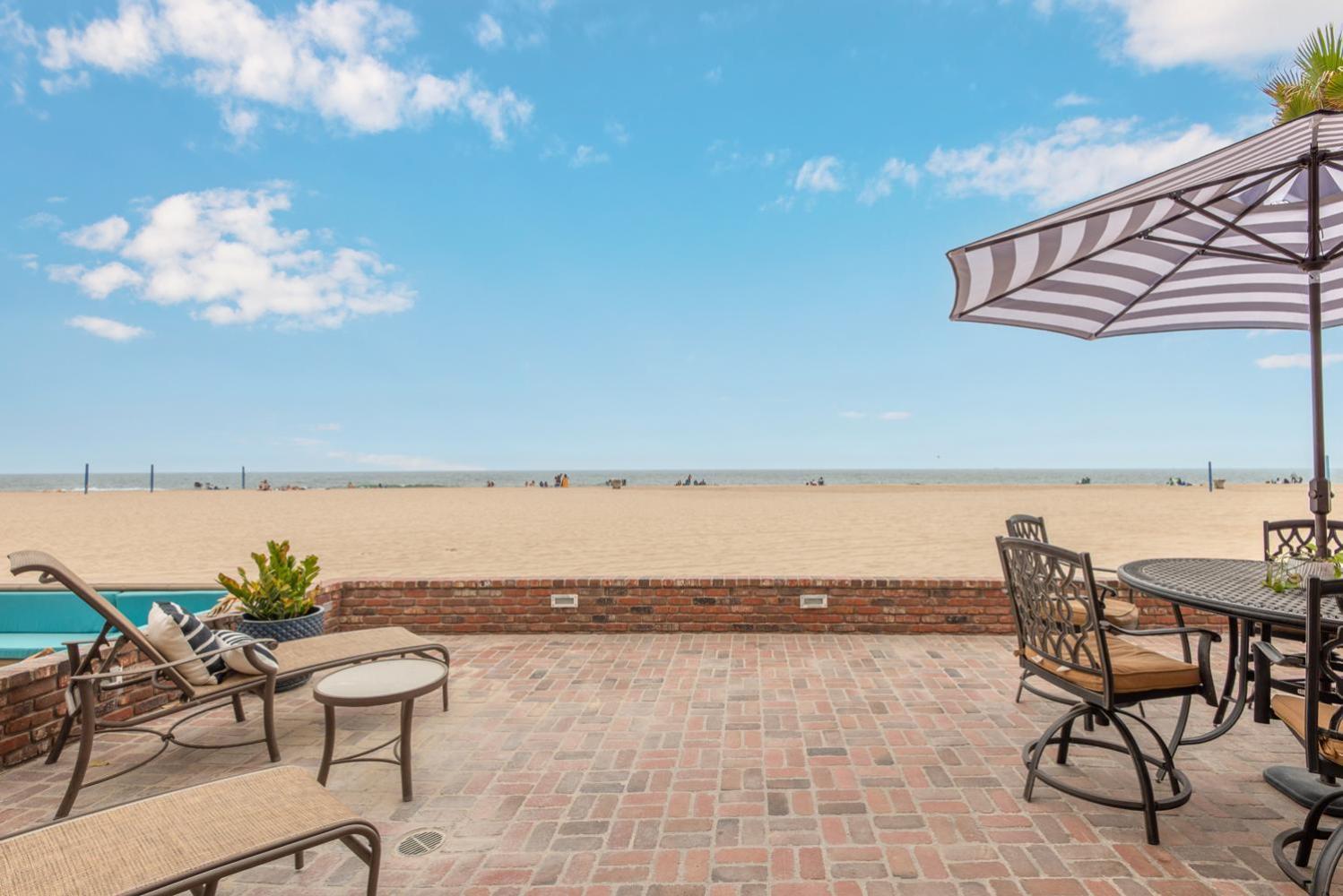 4 Bedroom Oceanfront With Giant Patio On The Newport Beach