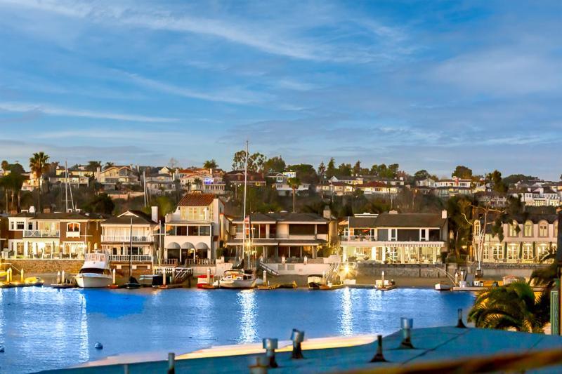 6 Bedroom With Rooftop Deck Between The Bay & The * Newport Beach
