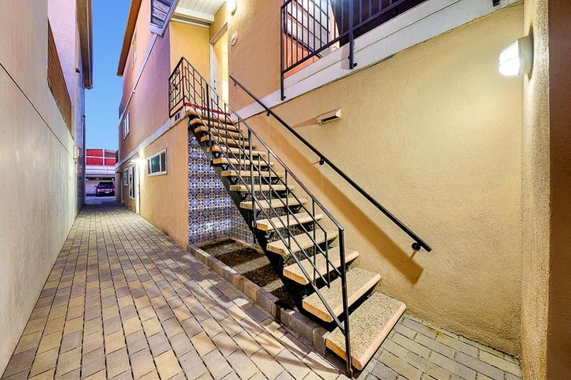 6 Bedroom With Rooftop Deck Between The Bay & The Holiday home Newport Beach