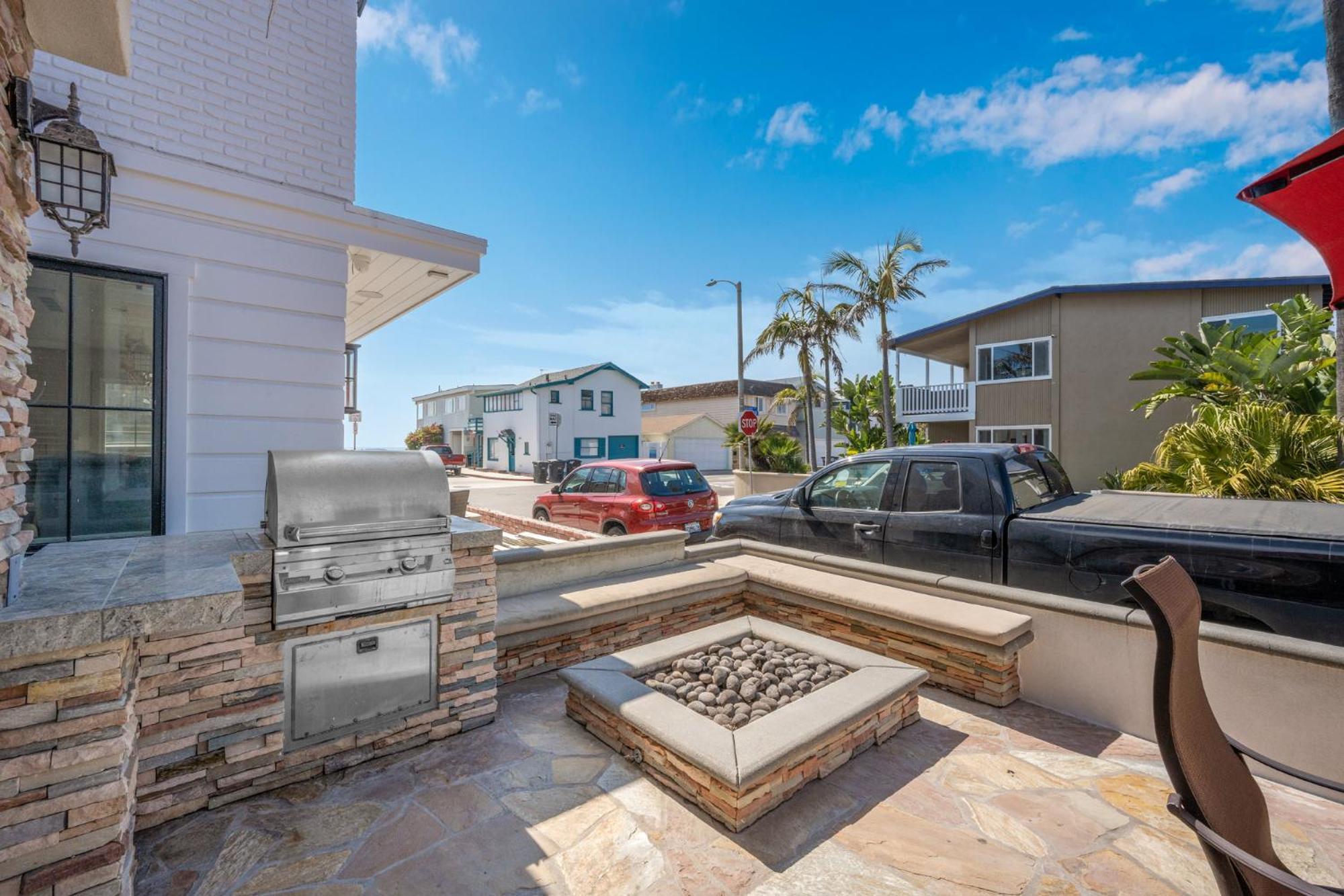 Three Bedroom On 36th With Indoor Outdoor Living * Newport Beach
