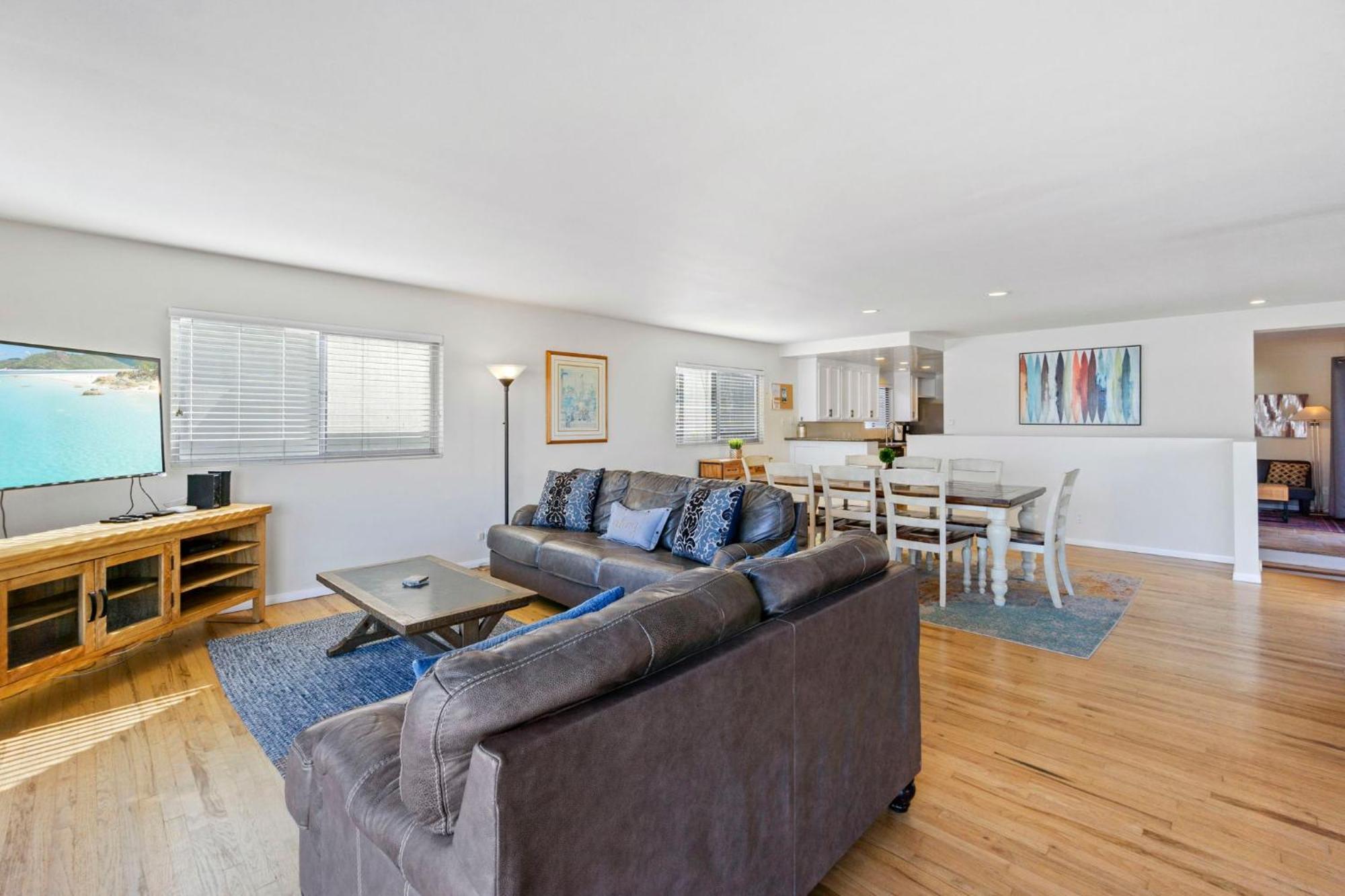 925 W Bay Ave * Newport Beach