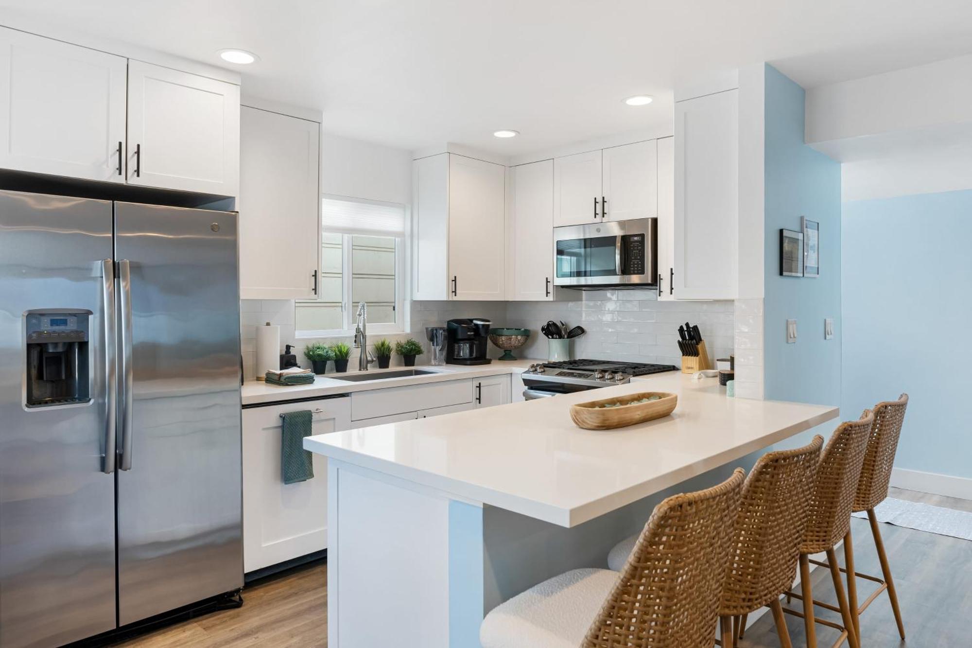 Steps To 2 Homes In 1 - Sleeps 19 Outdoor Space Walk To Shops Dining Newport Beach