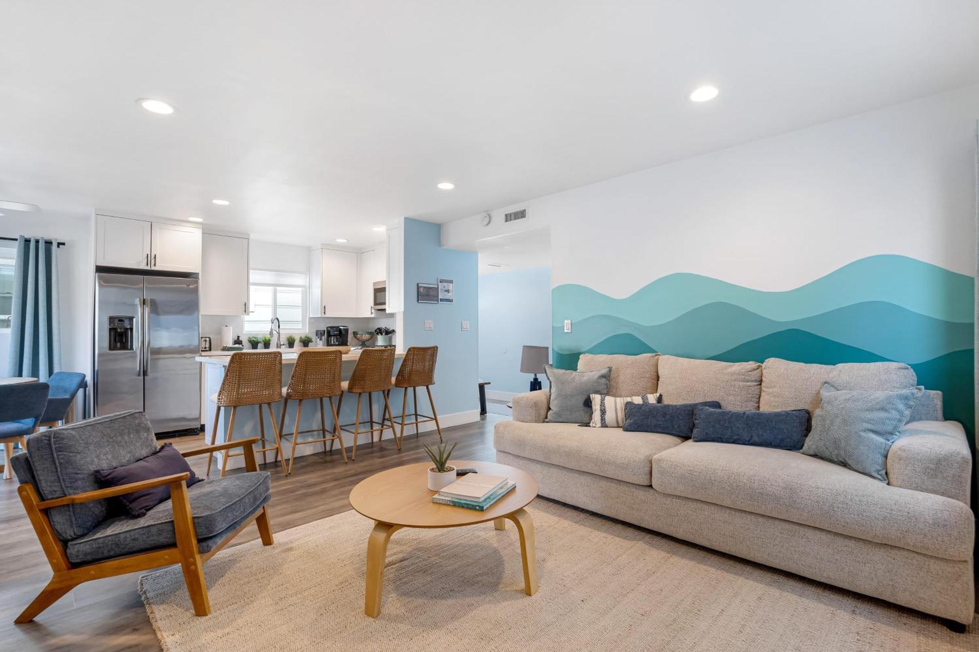 Steps To 2 Homes In 1 - Sleeps 19 Outdoor Space Walk To Shops Dining Holiday home Newport Beach
