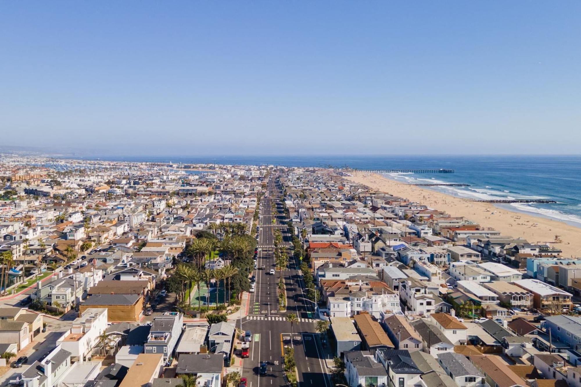 Steps To 2 Homes In 1 - Sleeps 19 Outdoor Space Walk To Shops Dining Newport Beach