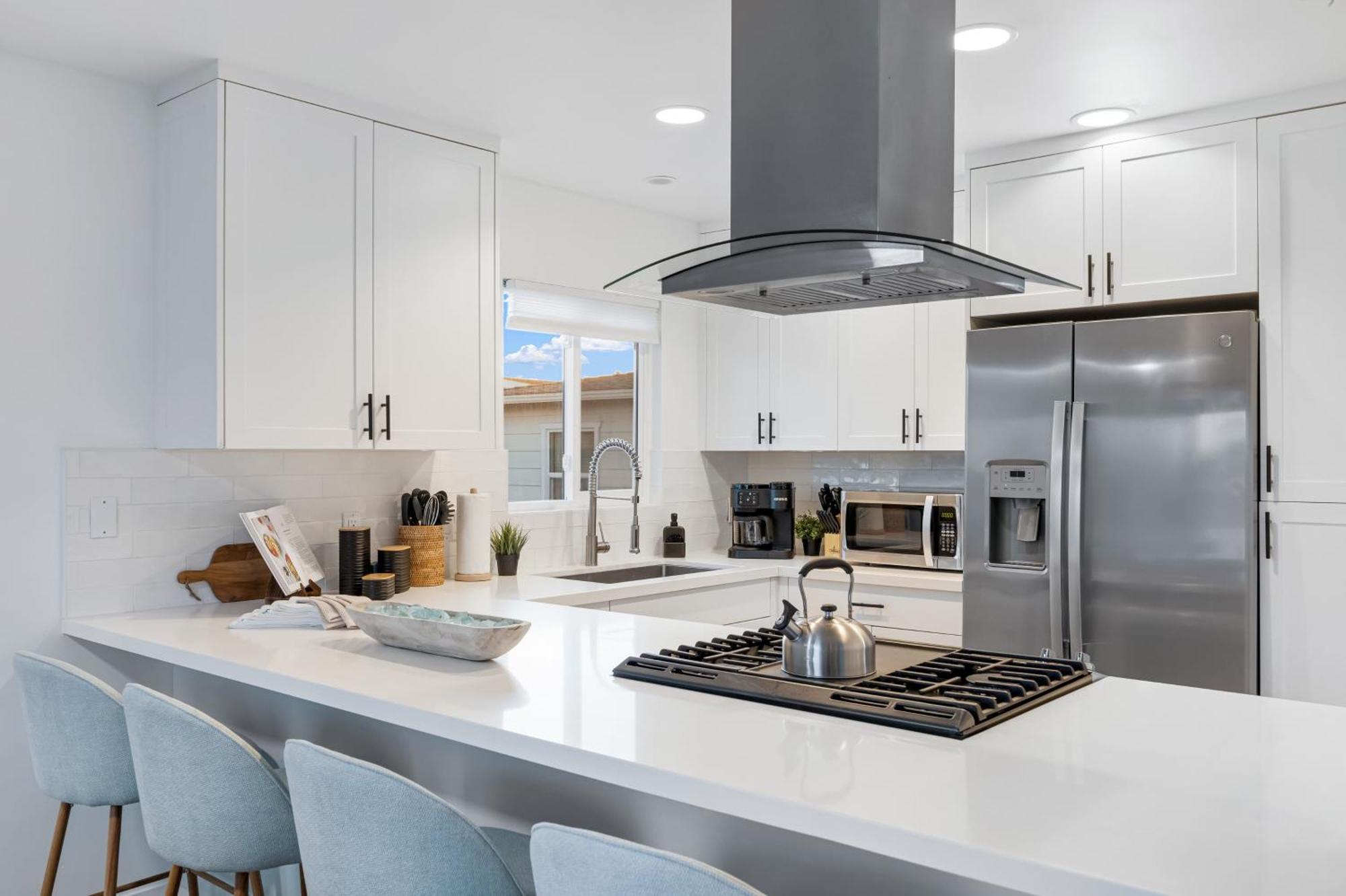 Steps To 2 Homes In 1 - Sleeps 19 Outdoor Space Walk To Shops Dining Holiday home Newport Beach