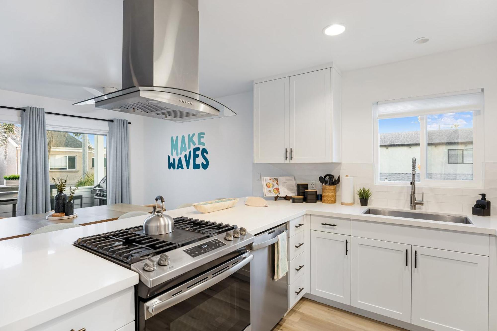Steps To 2 Homes In 1 - Sleeps 19 Outdoor Space Walk To Shops Dining