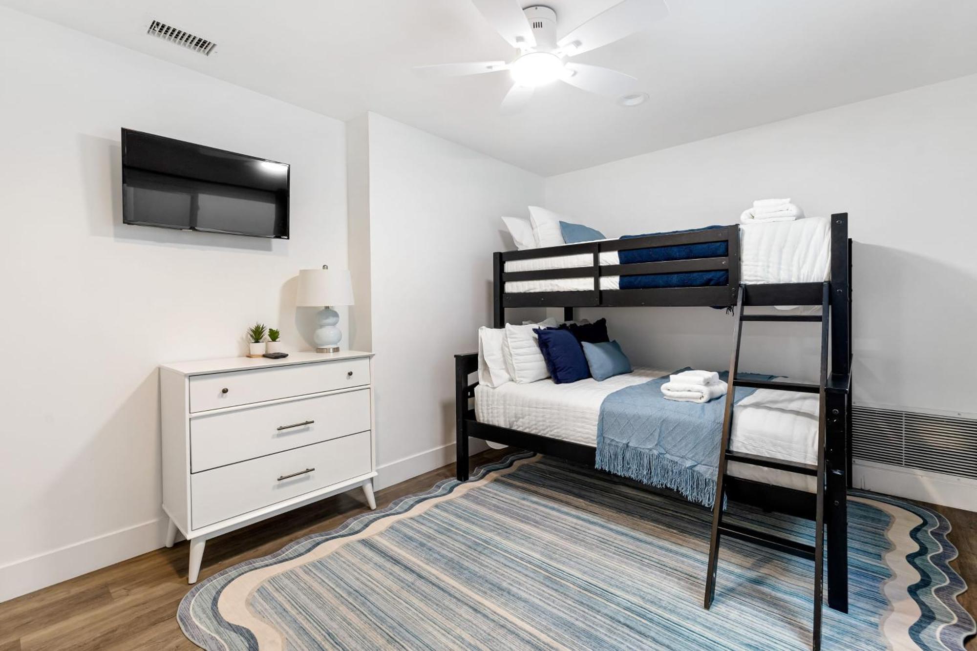 Holiday home Steps To 2 Homes In 1 - Sleeps 19 Outdoor Space Walk To Shops Dining Newport Beach