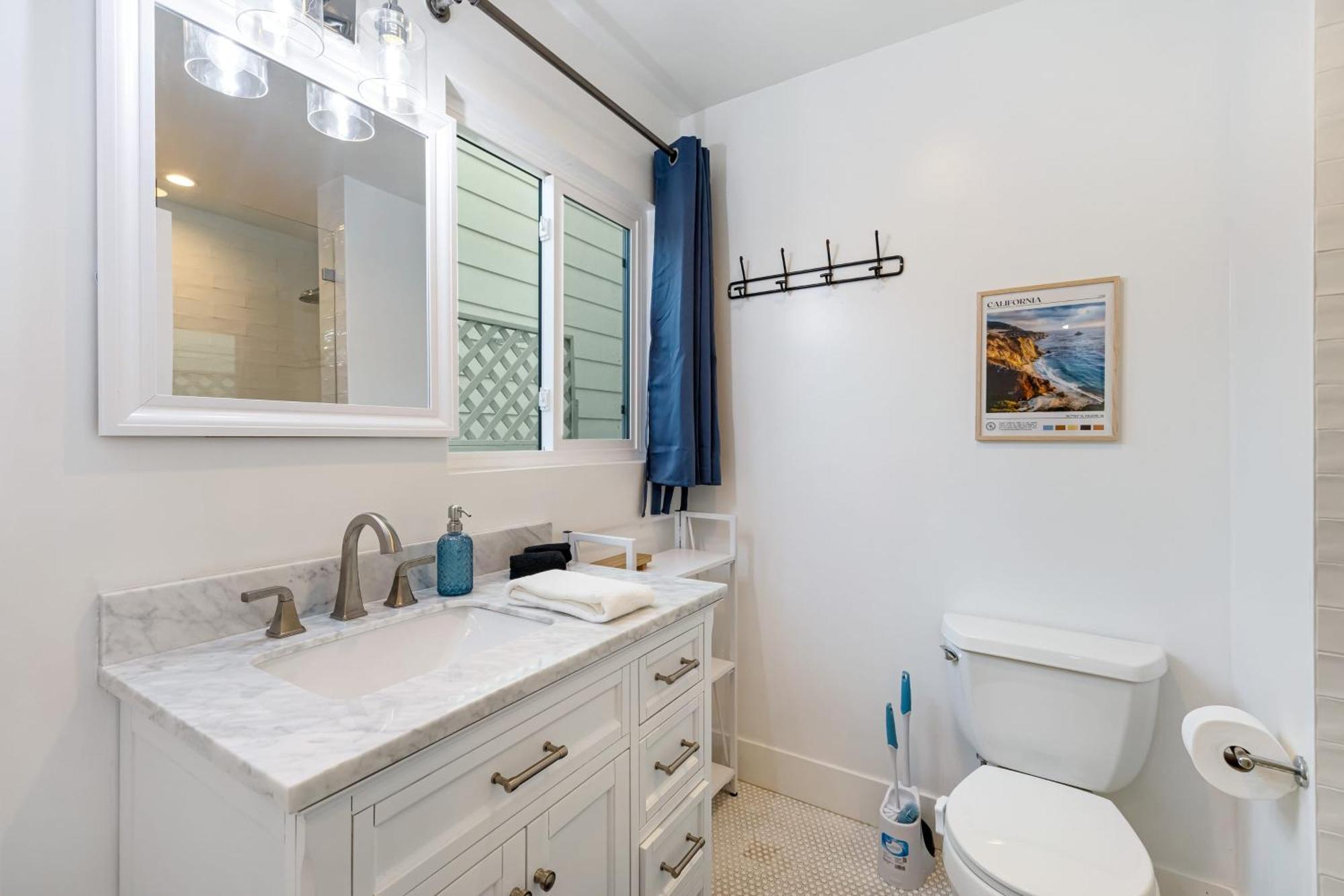 Steps To 2 Homes In 1 - Sleeps 19 Outdoor Space Walk To Shops Dining *