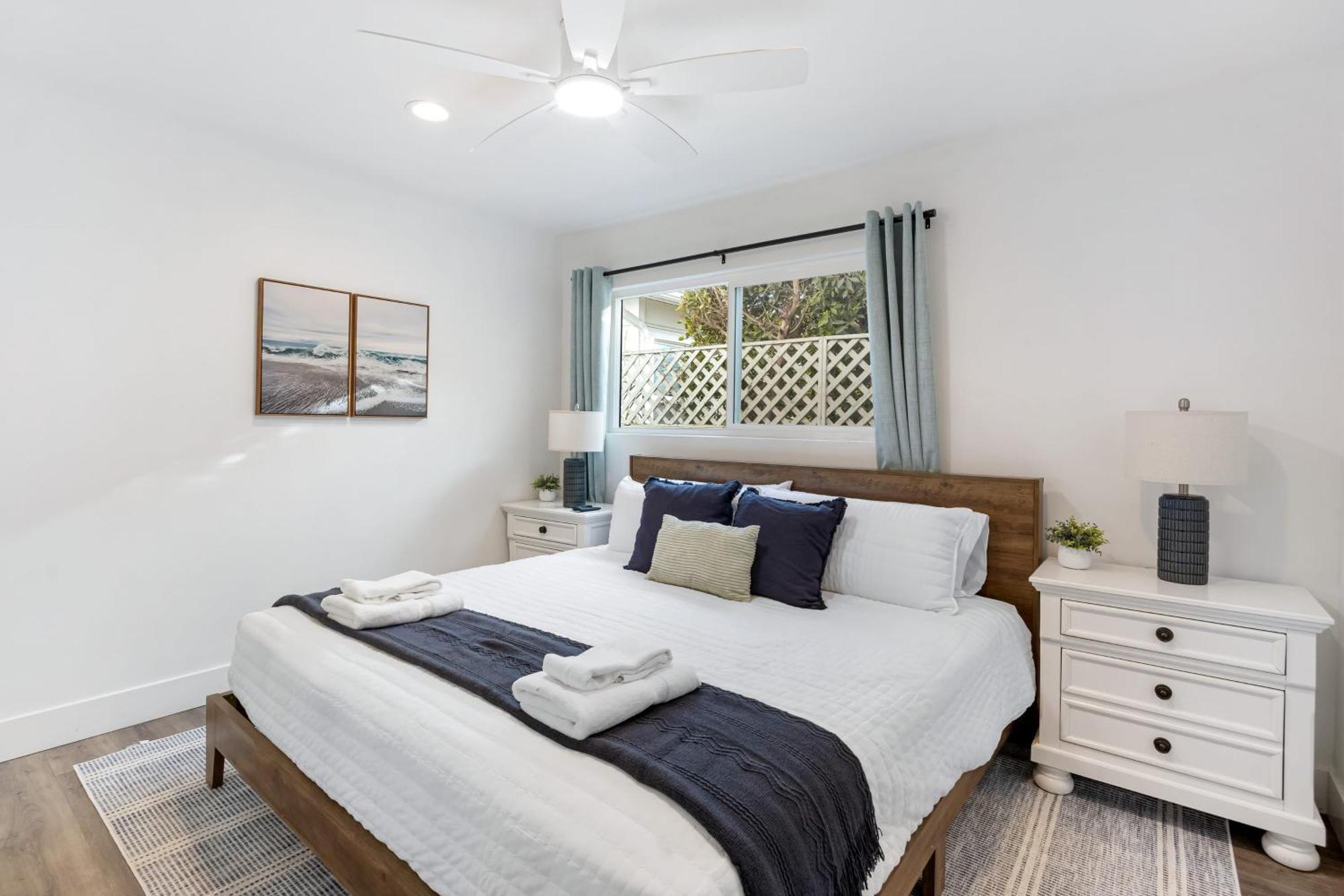 Steps To 2 Homes In 1 - Sleeps 19 Outdoor Space Walk To Shops Dining