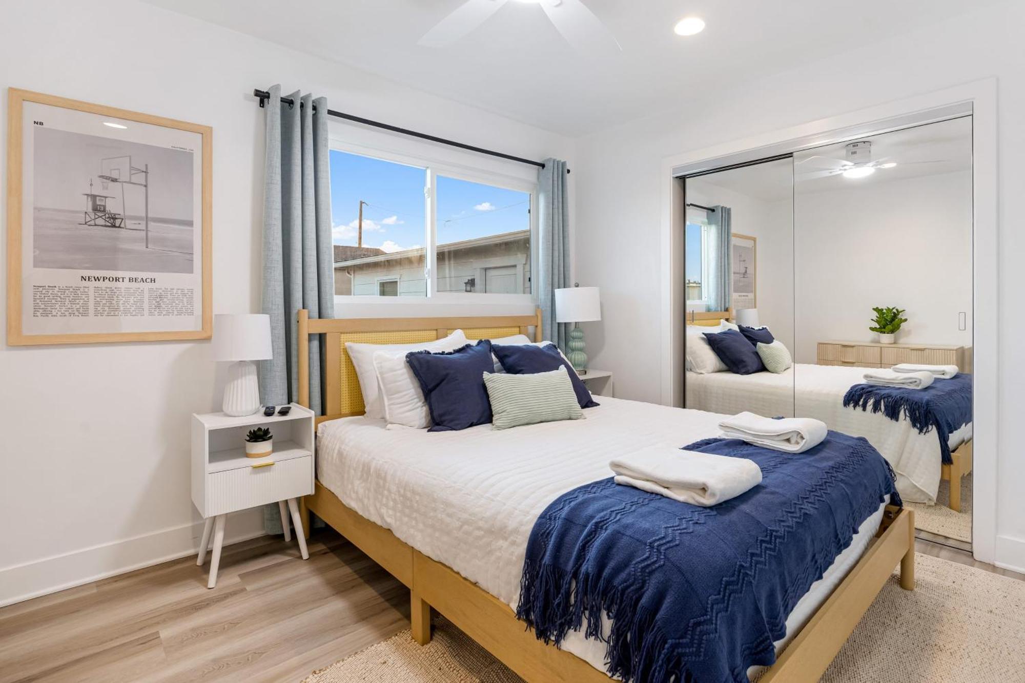 Steps To 2 Homes In 1 - Sleeps 19 Outdoor Space Walk To Shops Dining Holiday home Newport Beach