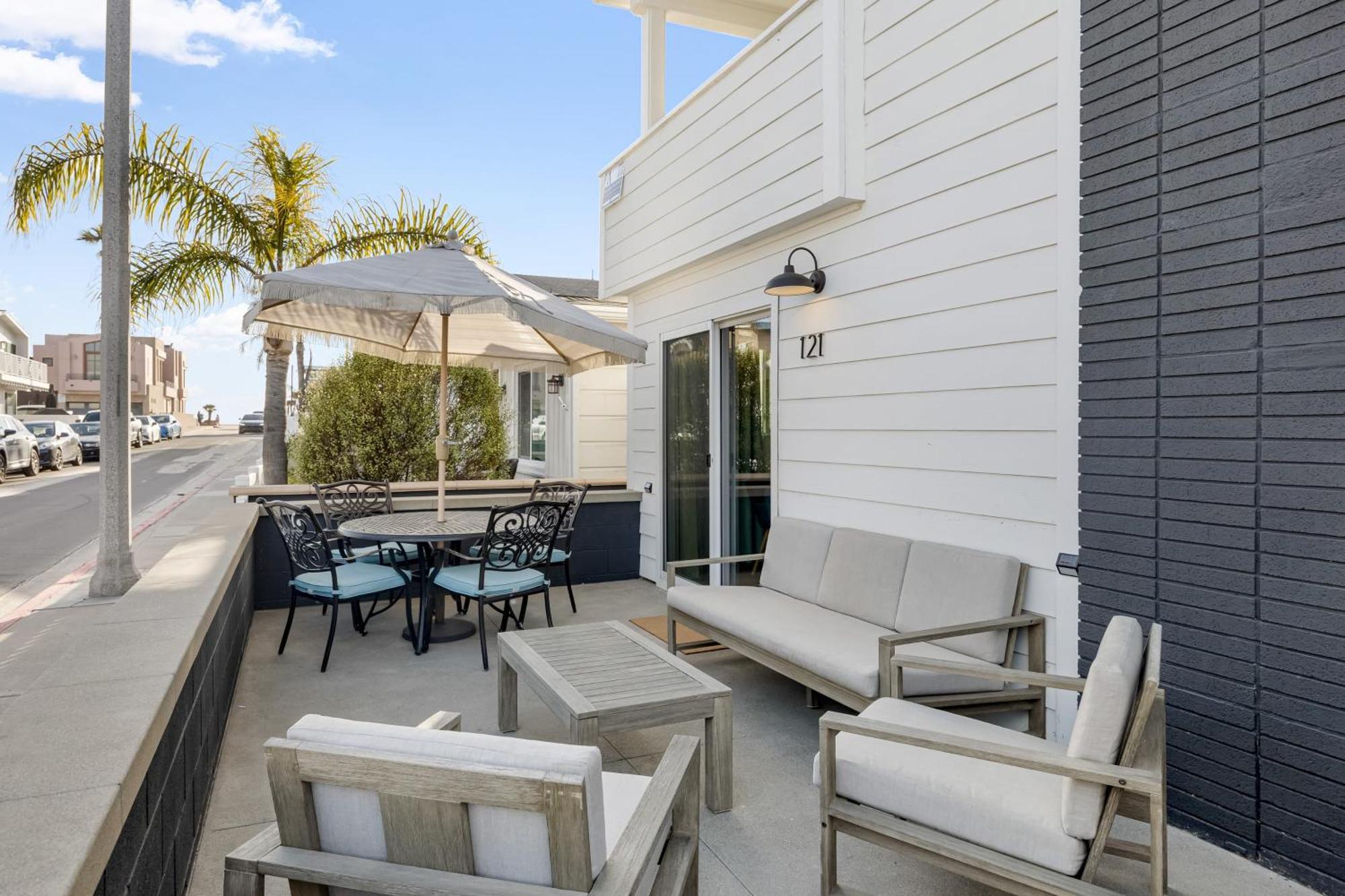 Steps To 2 Homes In 1 - Sleeps 19 Outdoor Space Walk To Shops Dining Newport Beach