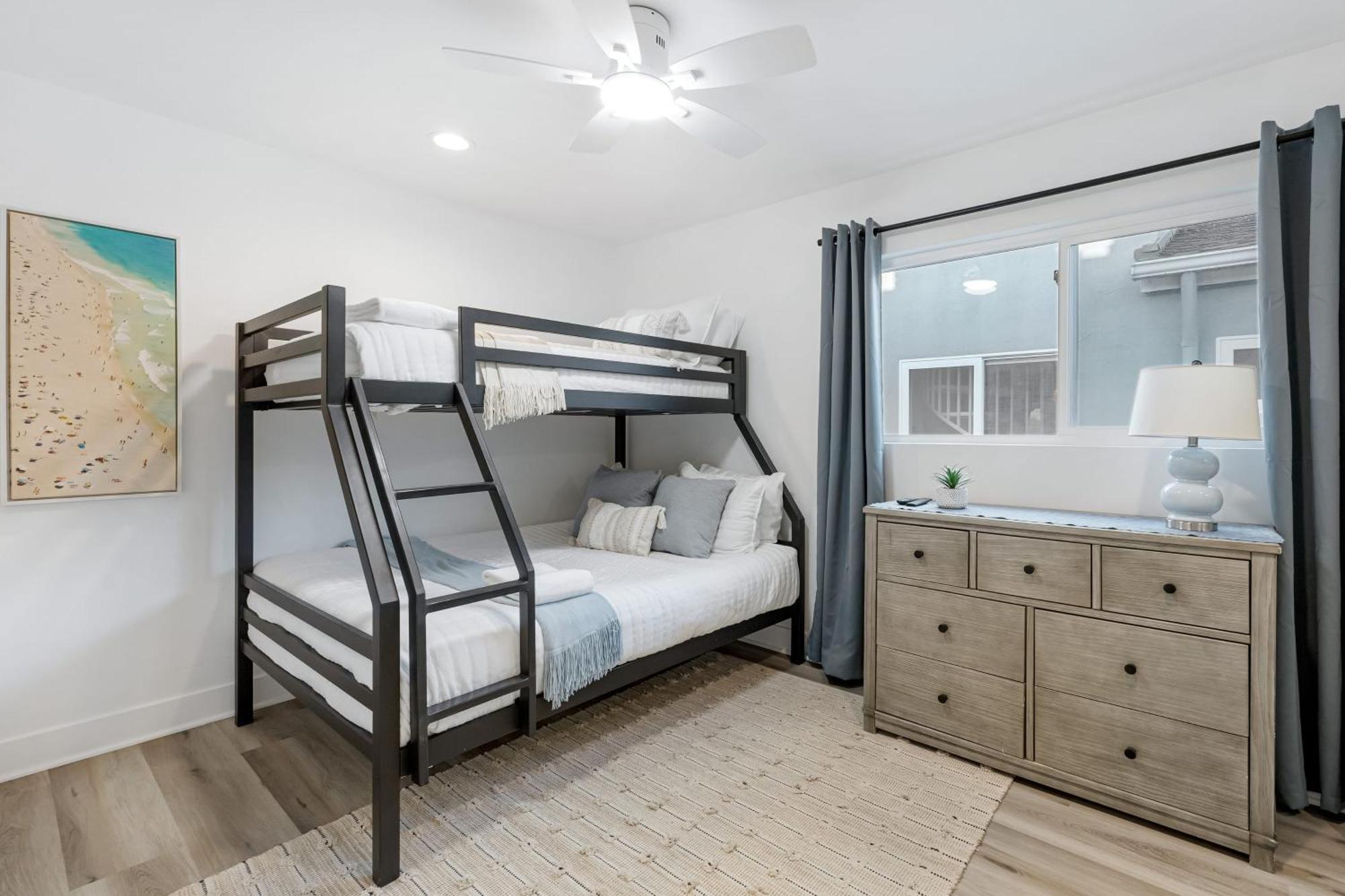 Steps To 2 Homes In 1 - Sleeps 19 Outdoor Space Walk To Shops Dining * Newport Beach