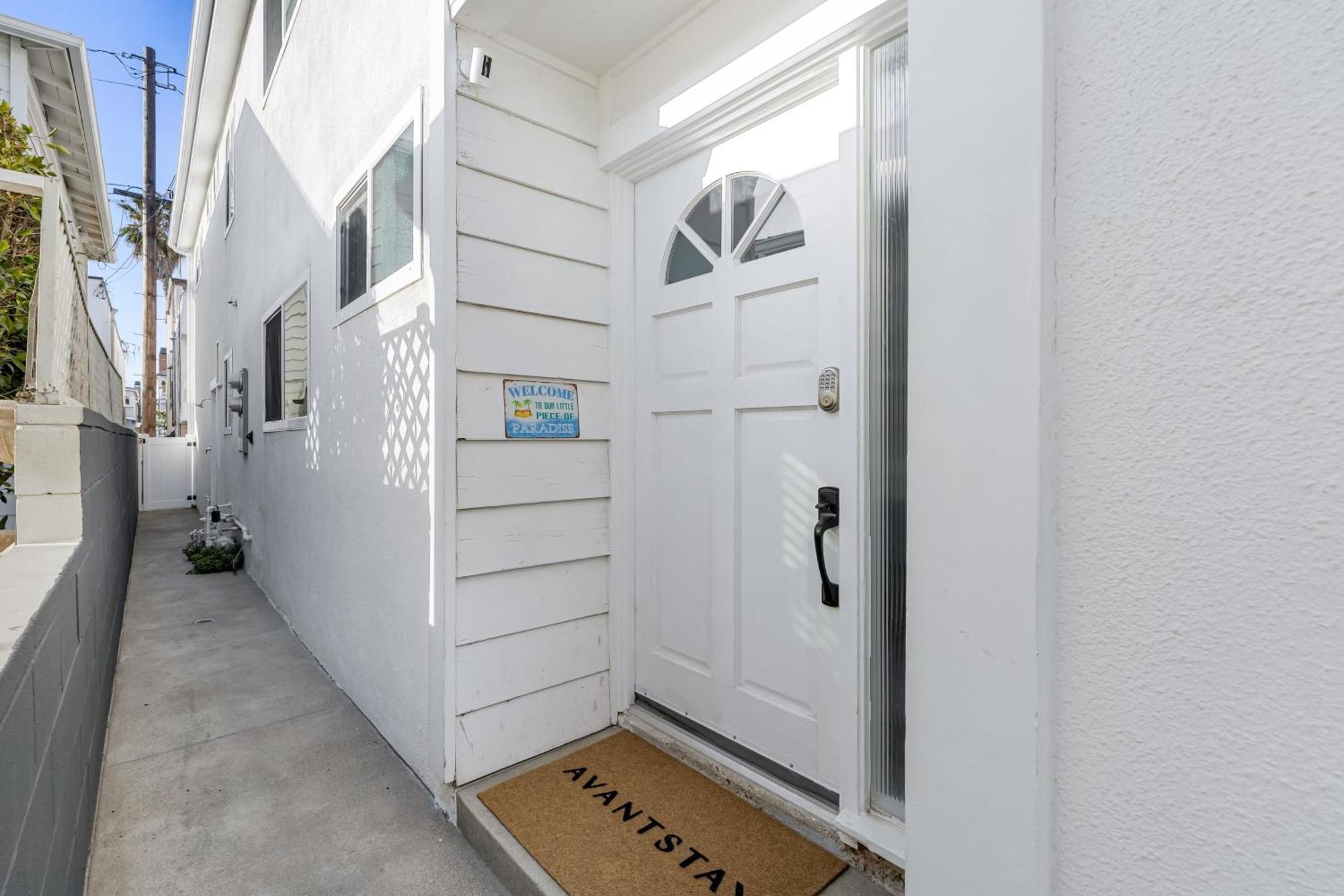Steps To 2 Homes In 1 - Sleeps 19 Outdoor Space Walk To Shops Dining Holiday home *