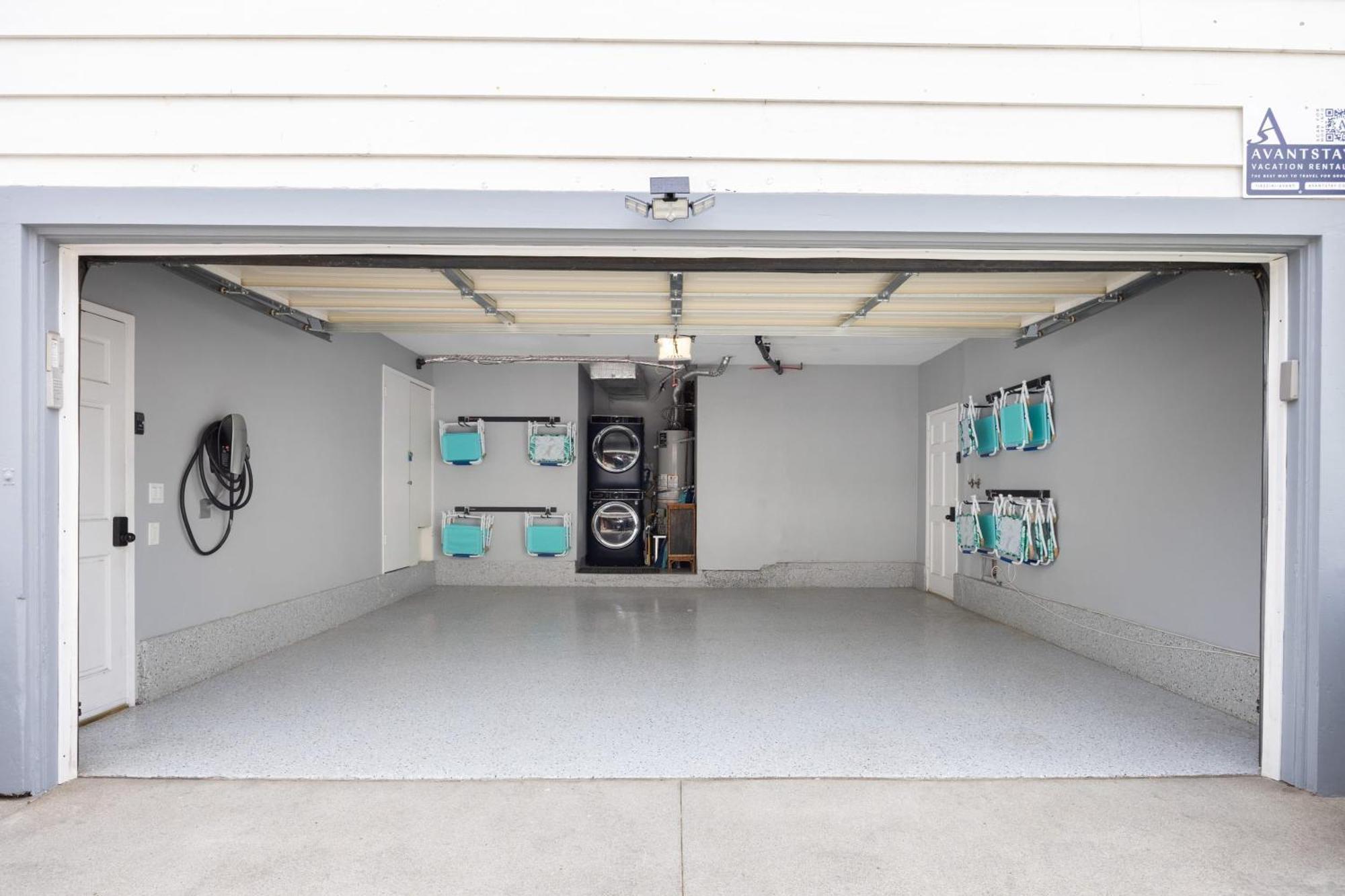 Steps To 2 Homes In 1 - Sleeps 19 Outdoor Space Walk To Shops Dining