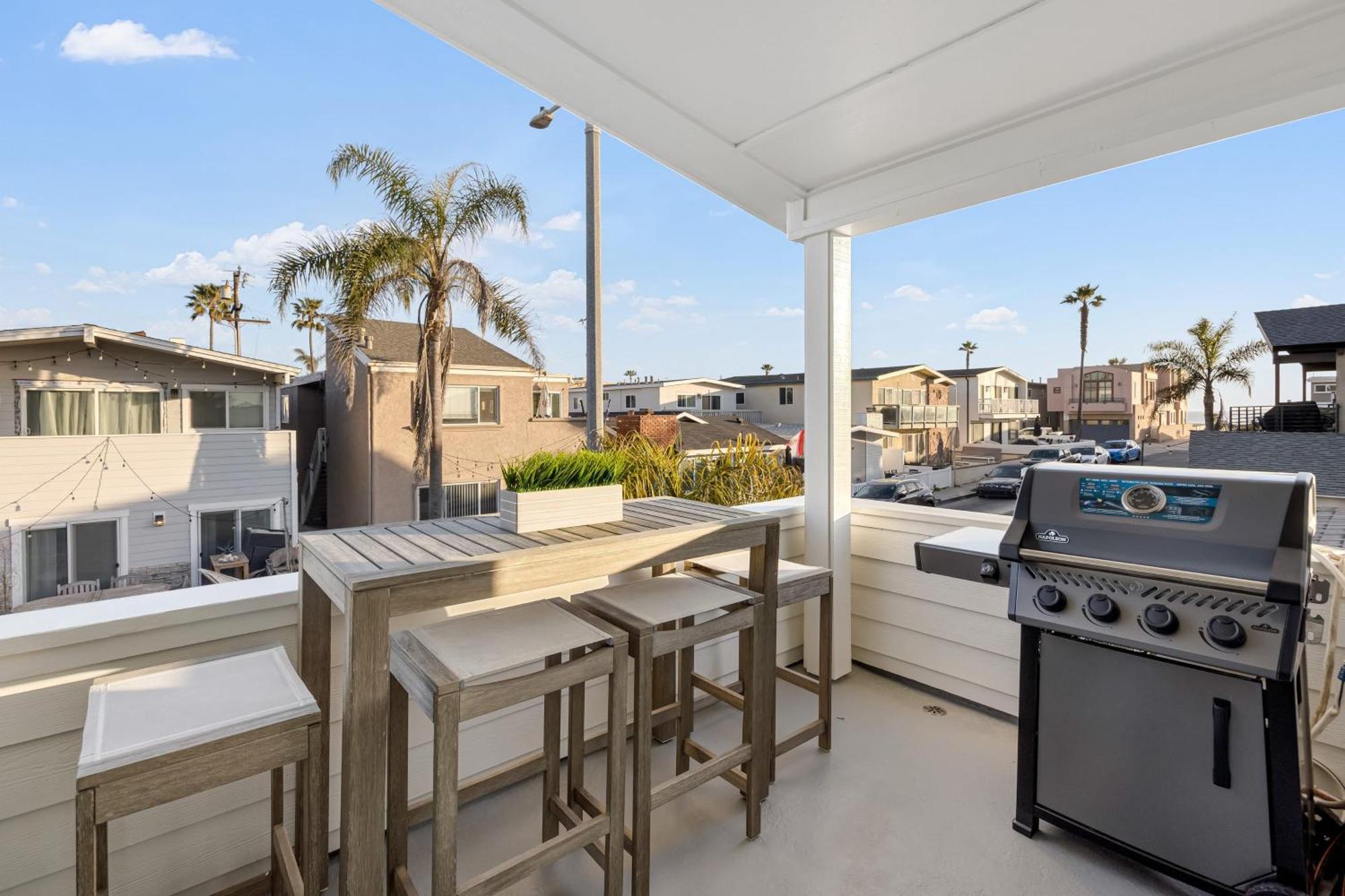 Holiday home Steps To 2 Homes In 1 - Sleeps 19 Outdoor Space Walk To Shops Dining Newport Beach