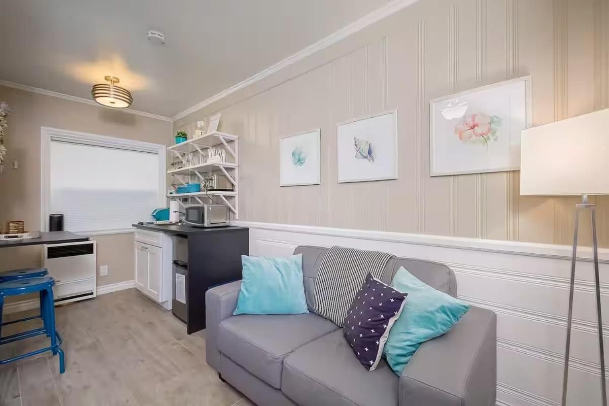 Prime Newport Location Bay Access Walk To Fun Zone Dining Edgewater C Holiday home