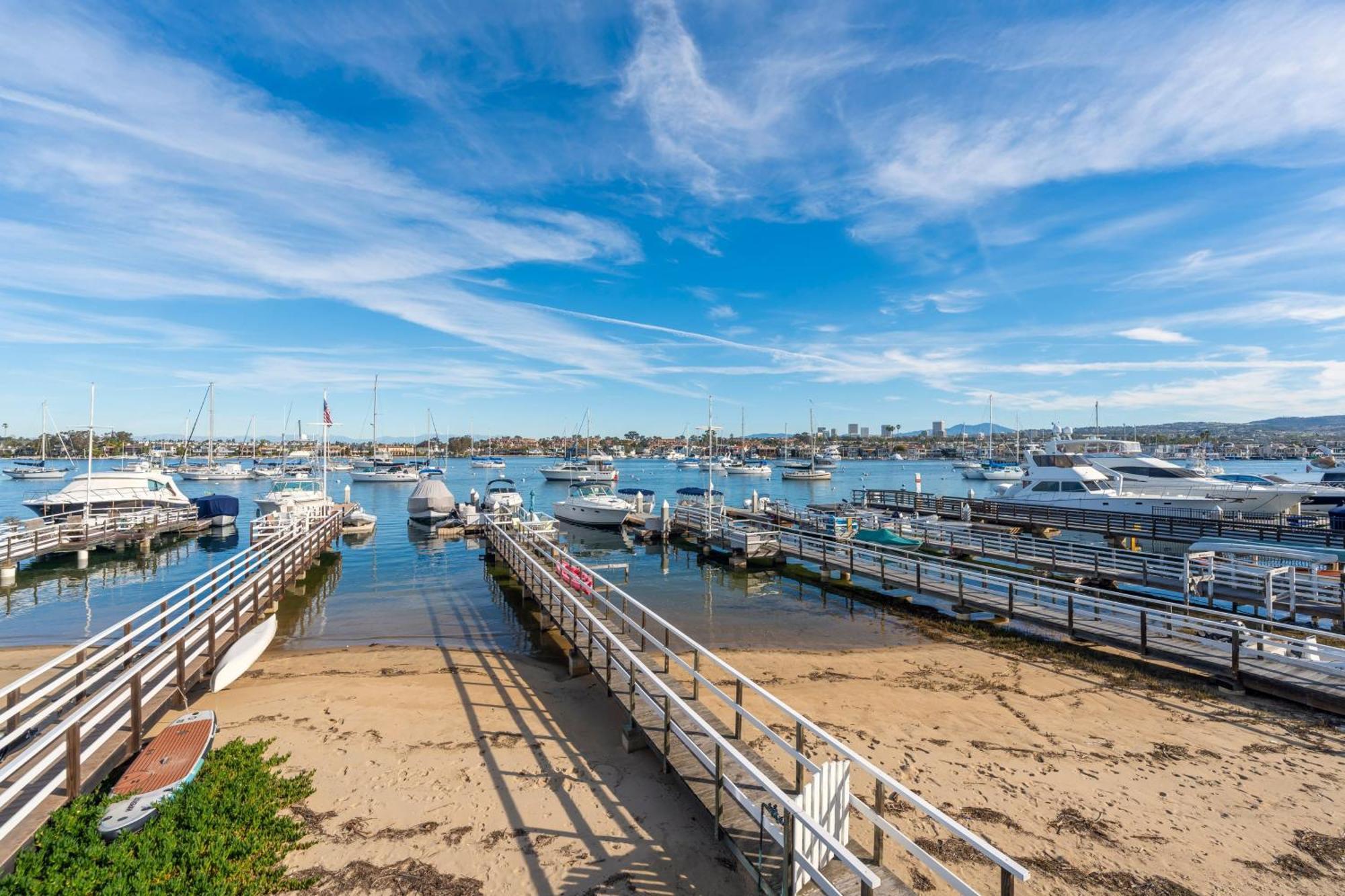 Prime Newport Location Bay Access Walk To Fun Zone Dining Edgewater C Holiday home Newport Beach