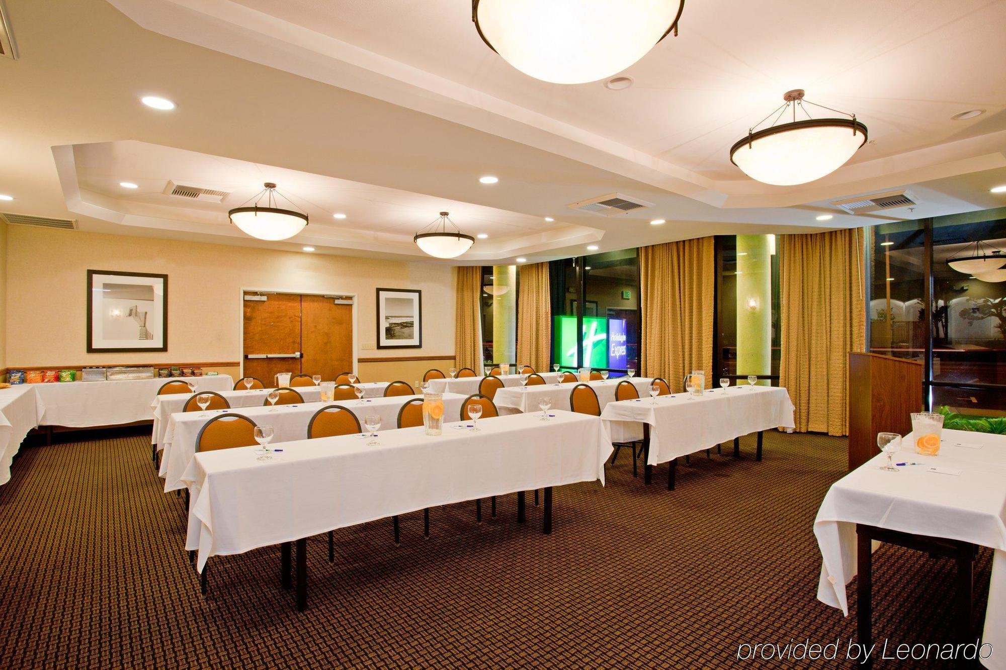 Express Newport By Ihg Resort