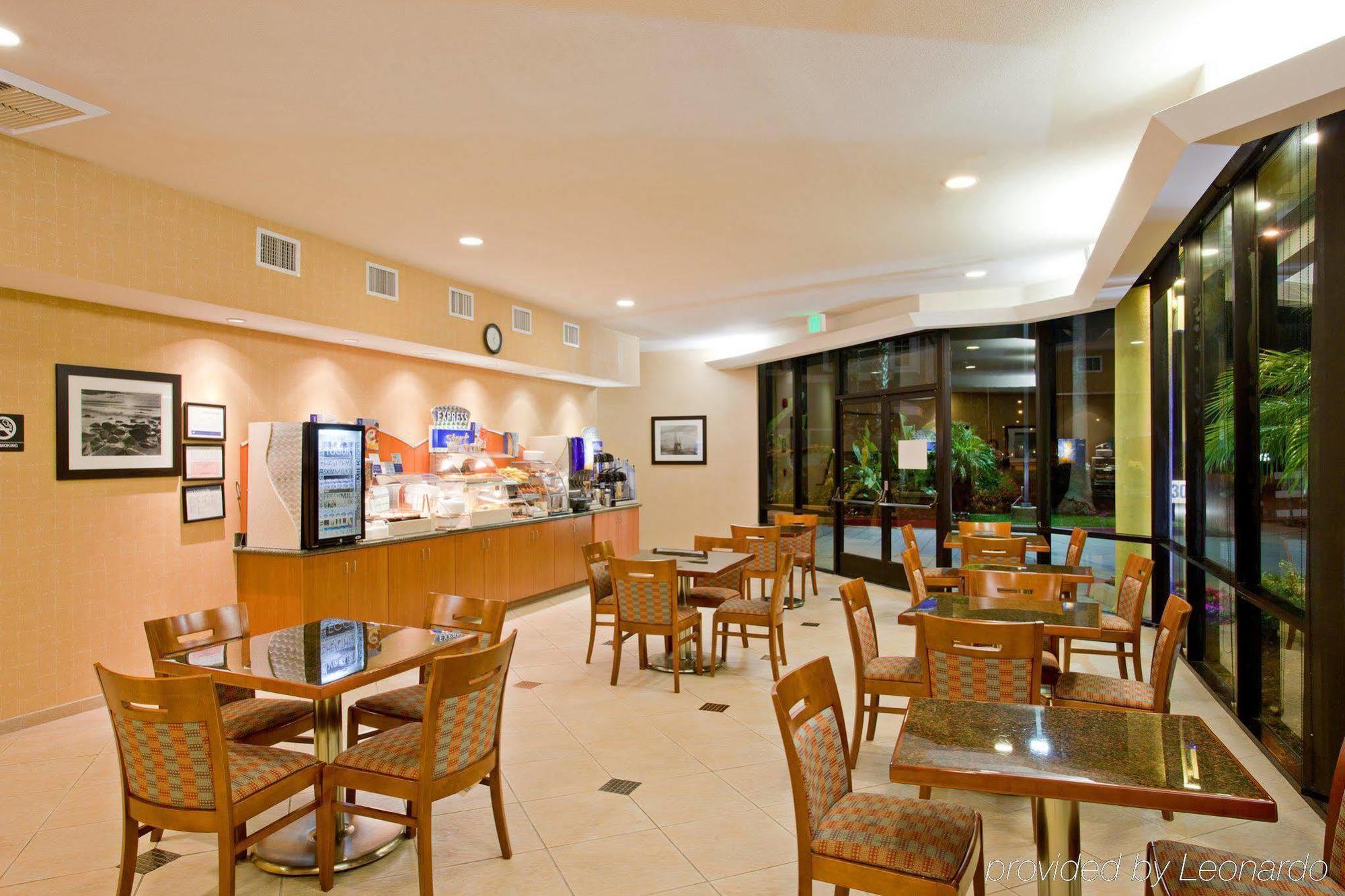 Express Newport By Ihg Resort 3*