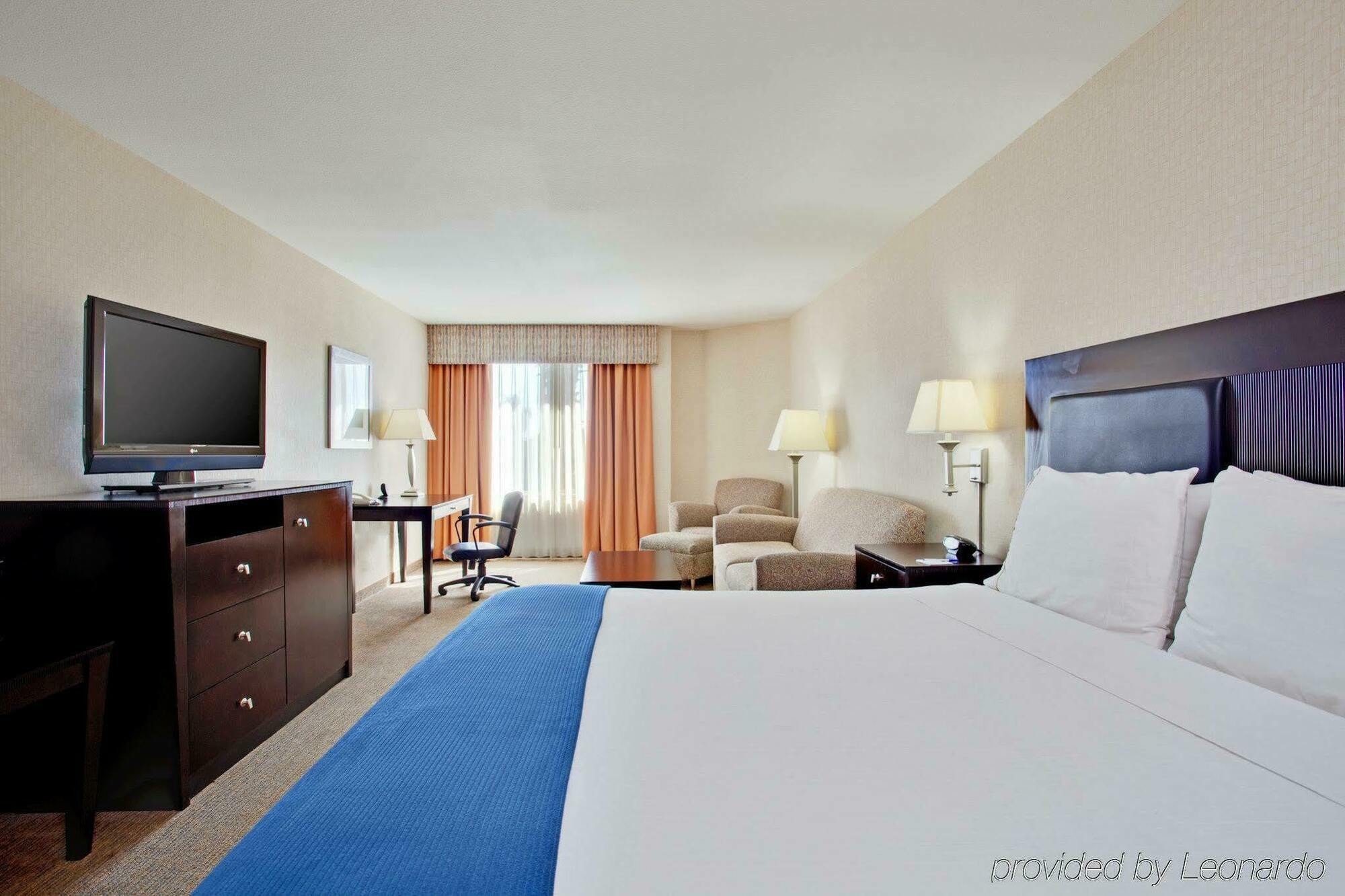 Express Newport By Ihg Resort 3*