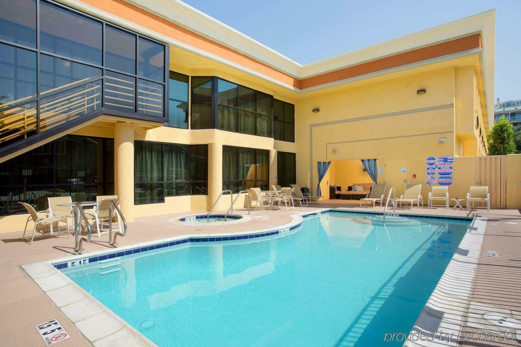 Express Newport By Ihg Resort 3*