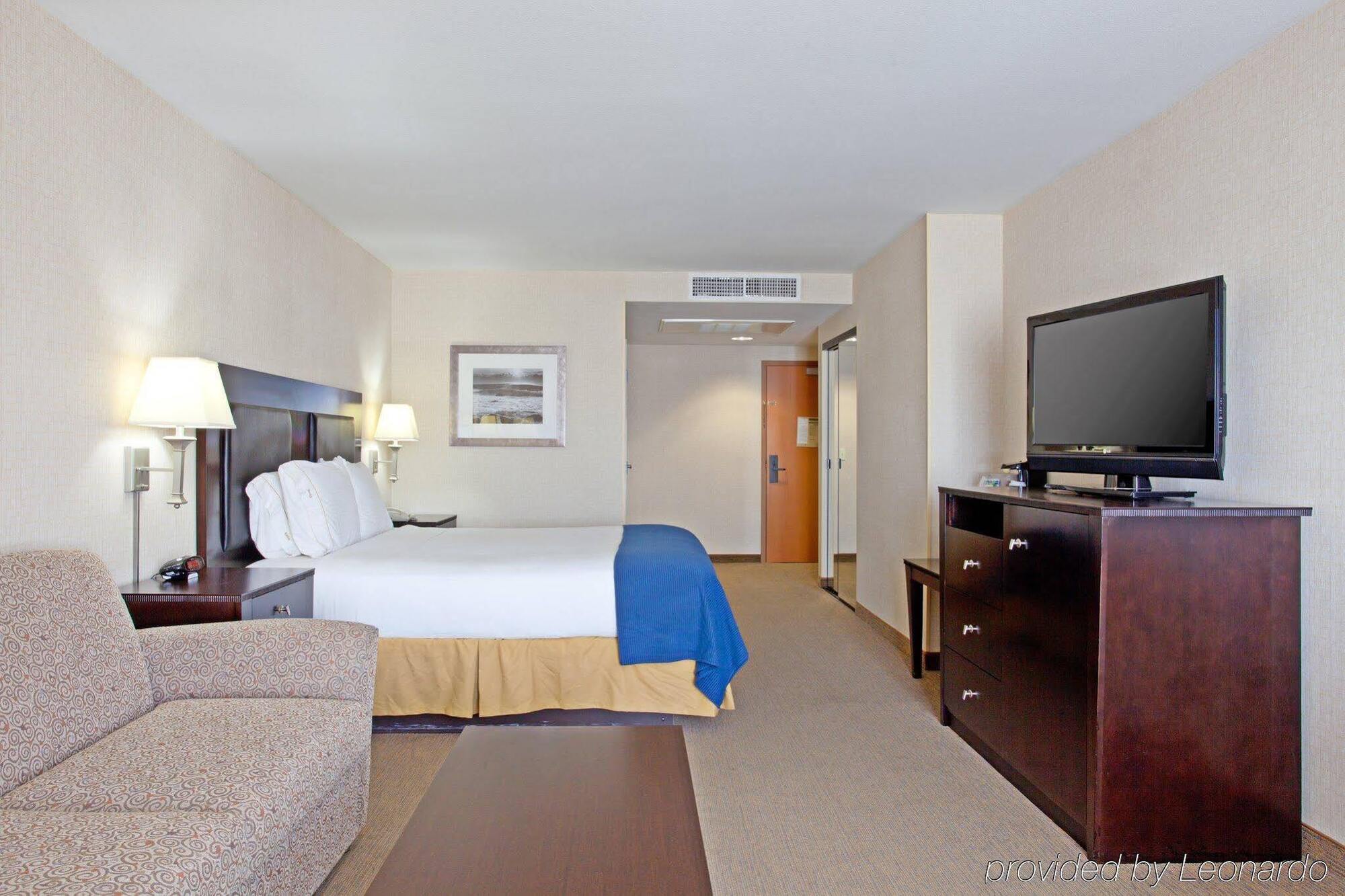 Express Newport By Ihg Resort 3*