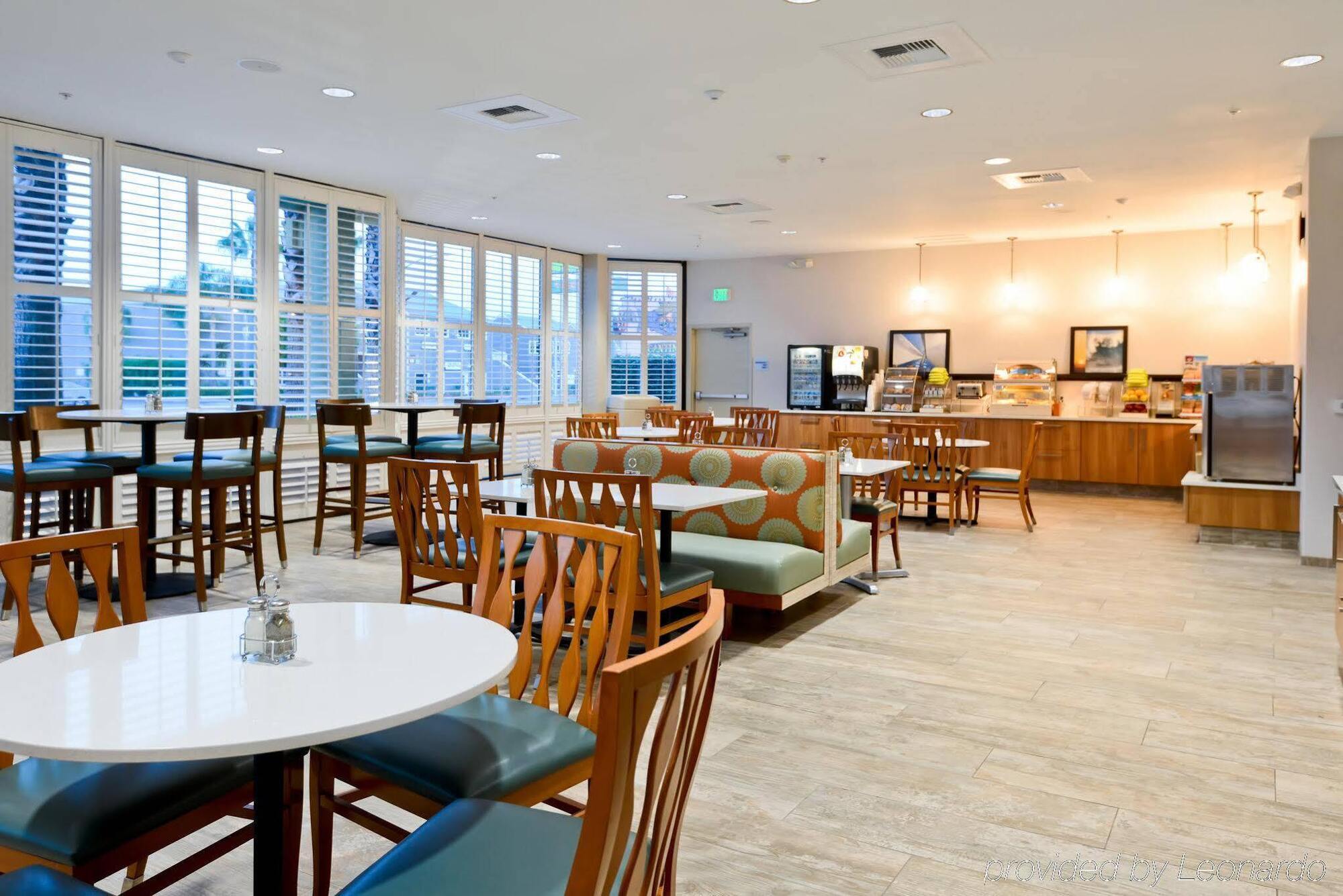 Express Newport By Ihg Resort