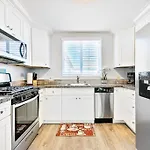 4 Bedroom Across From The Beach And Boardwalk