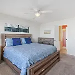 925 W Bay Ave
