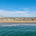 Beachfront Getaway With Ocean Views And Private Patio