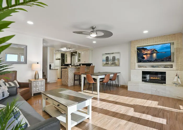 Beachfront Getaway With Ocean Views And Private Patio