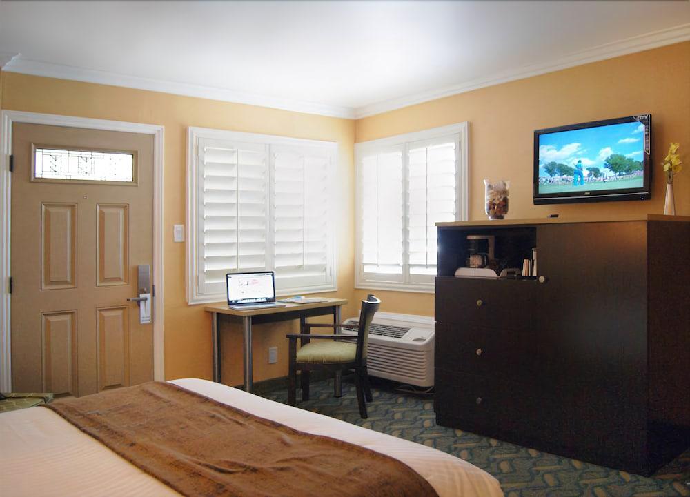Little By The Bay Newport Hotel 3*