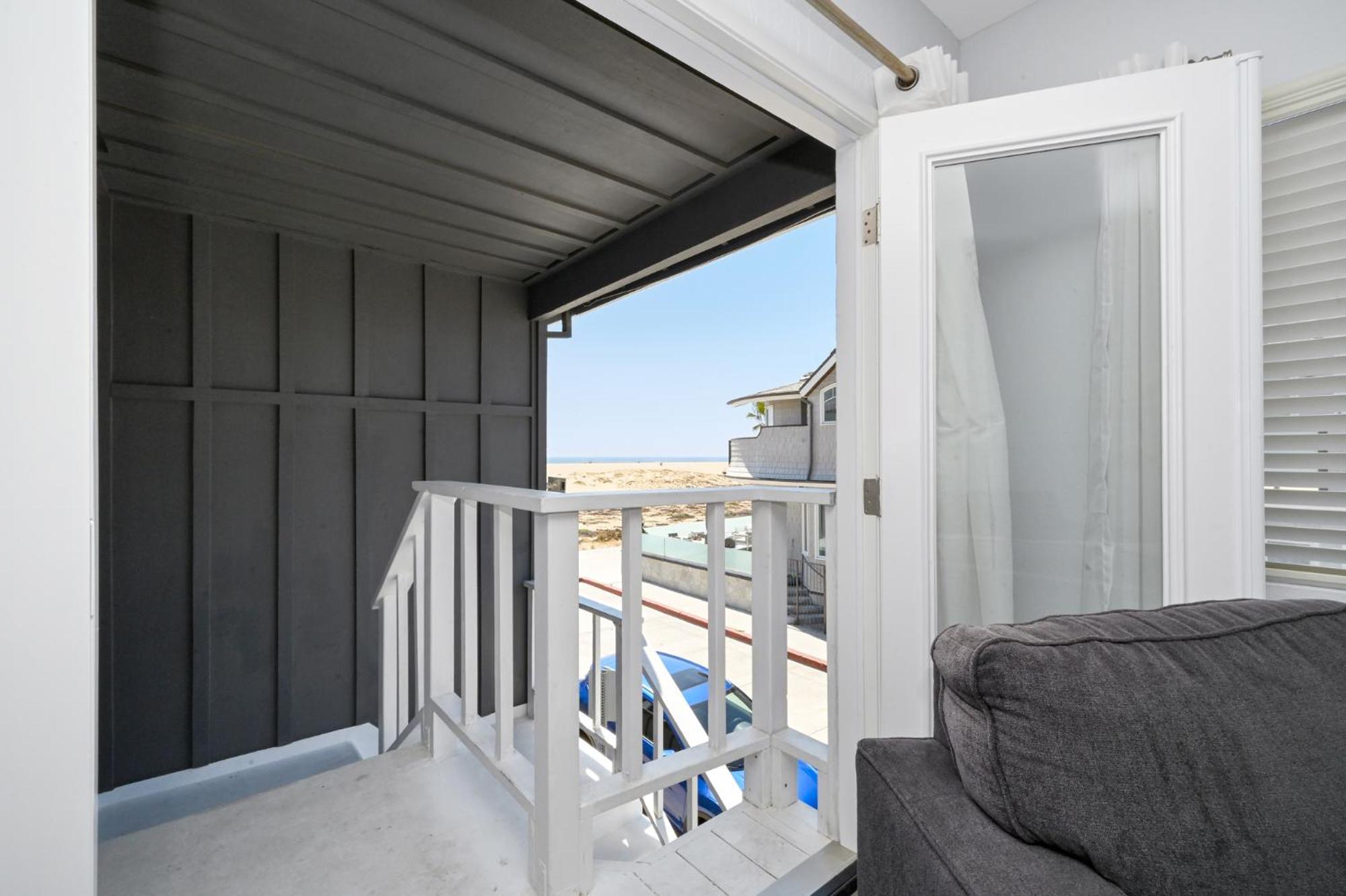 1 Bedroom In The Back Of Our Oceanfront Newport Beach