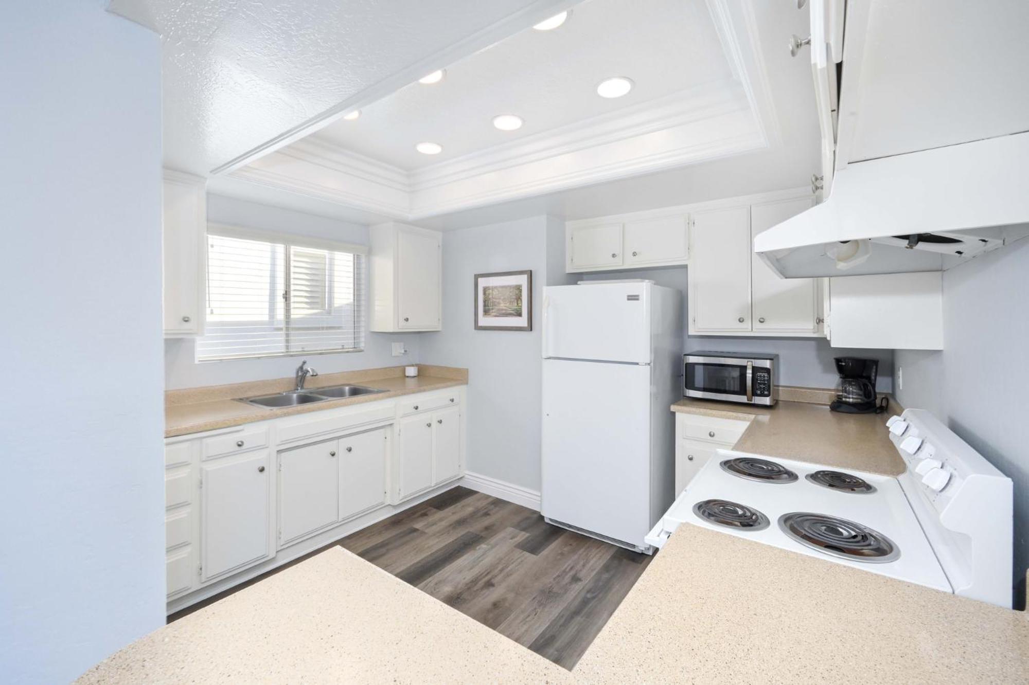 1 Bedroom In The Back Of Our Oceanfront Newport Beach