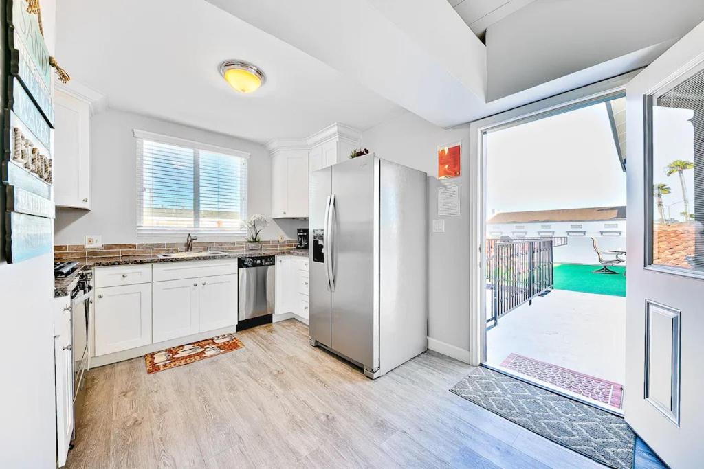 4 Bedroom Across From The And Boardwalk Holiday home Newport Beach