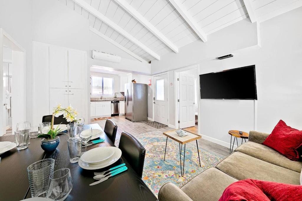 4 Bedroom Across From The And Boardwalk Holiday home Newport Beach