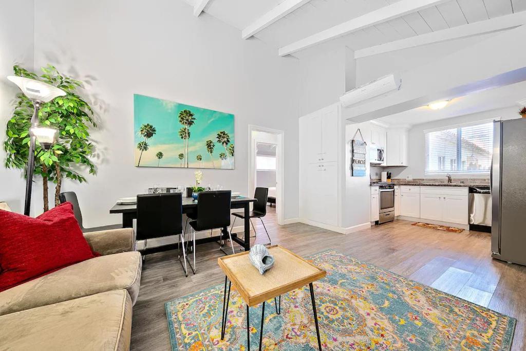 Holiday home 4 Bedroom Across From The And Boardwalk Newport Beach