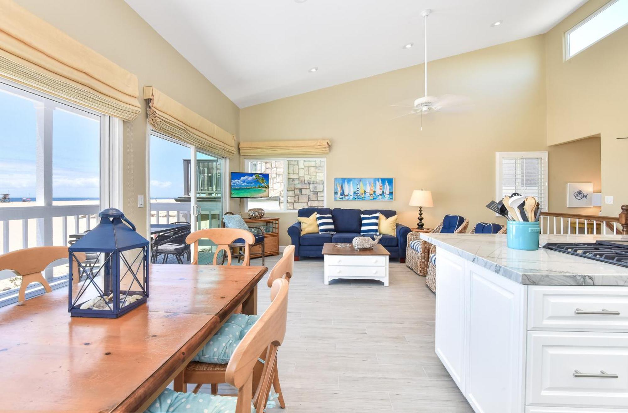 Multi Level Oceanfront With Patio On The Beach, Fire Pit And 2 Car Garage Holiday home *