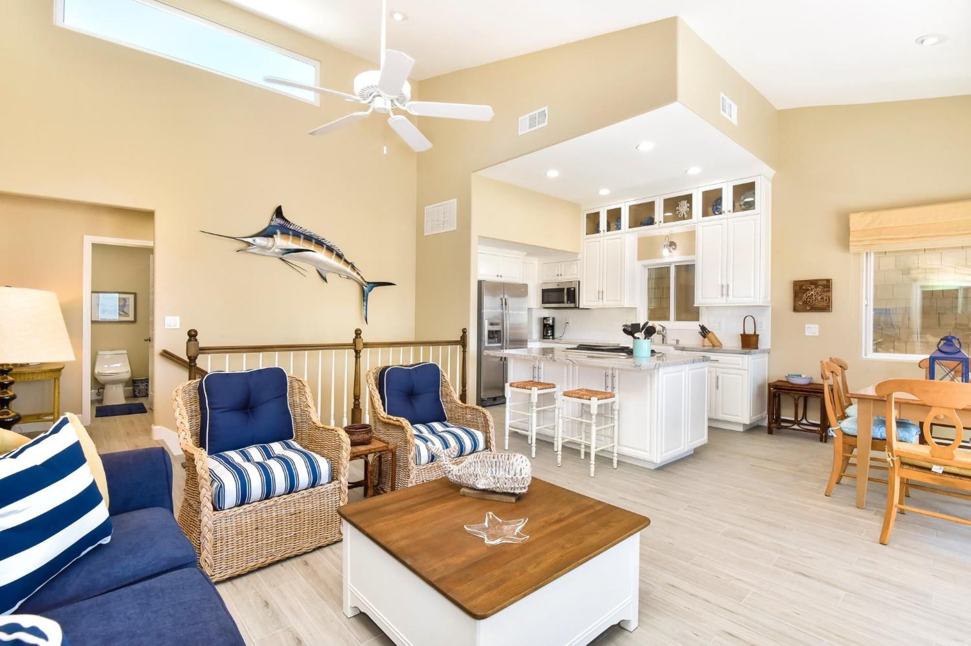 Holiday home Multi Level Oceanfront With Patio On The Beach, Fire Pit And 2 Car Garage