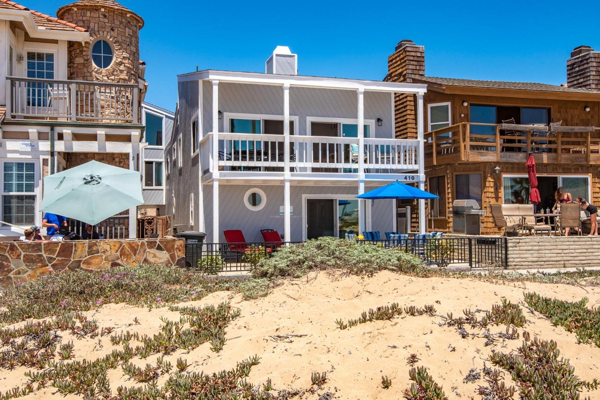 Holiday home Multi Level Oceanfront With Patio On The Beach, Fire Pit And 2 Car Garage *
